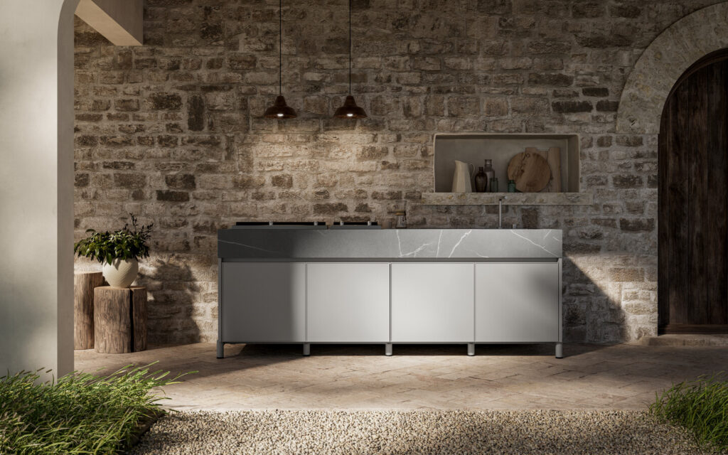 Cocina de exterior Aura de Arredo3, modular y sostenible, montada en una terraza