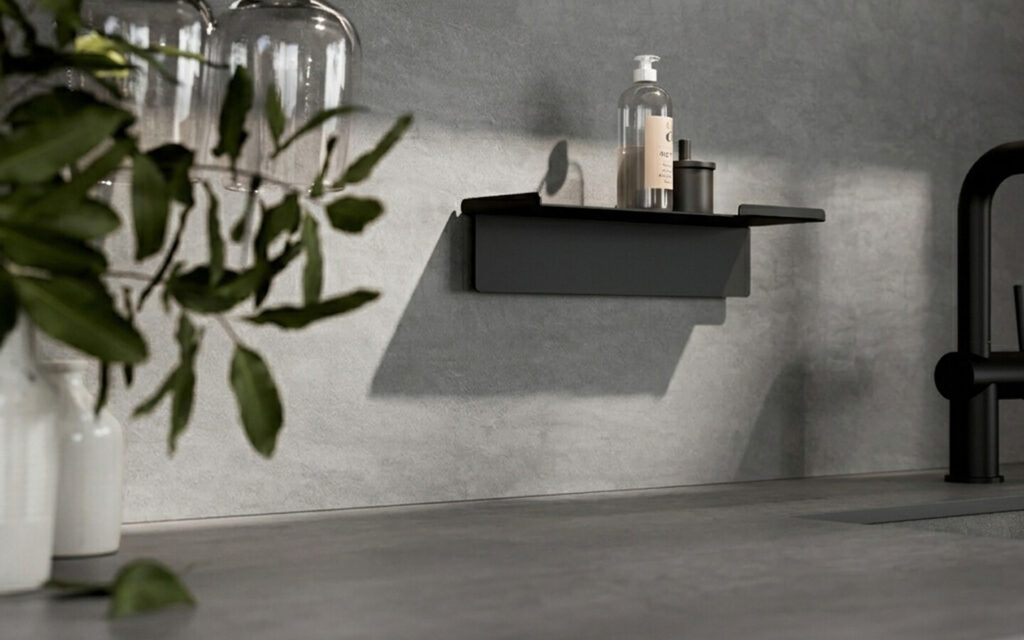 Trasera magnética de cocina Arredo3 con acabado cerámico Laminam efecto piedra